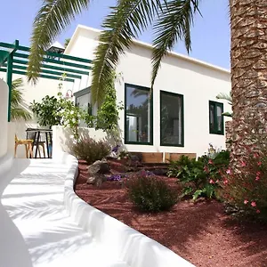 unique-stylish-calm-casa-del-estanque-by-the-sea.in-canary-islands.com/
